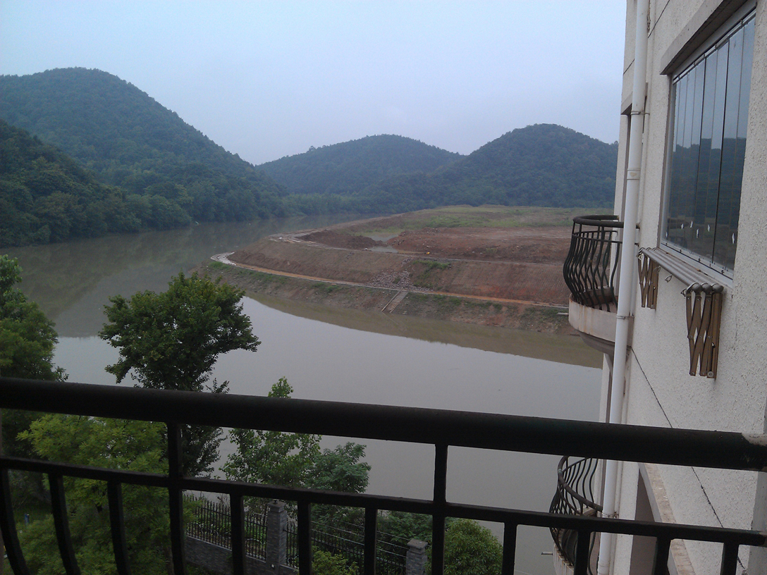 车站旁边烟草宿舍