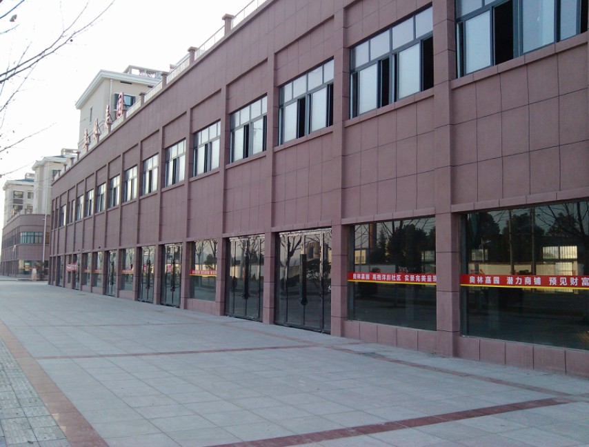 刚刚全新 装修的欧式三房急售