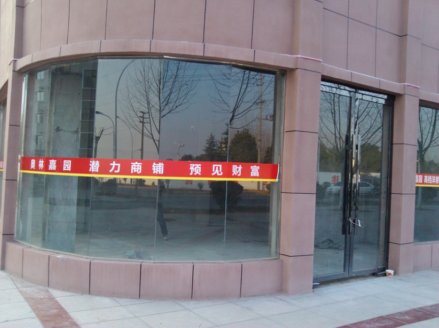 刚刚全新 装修的欧式三房急售