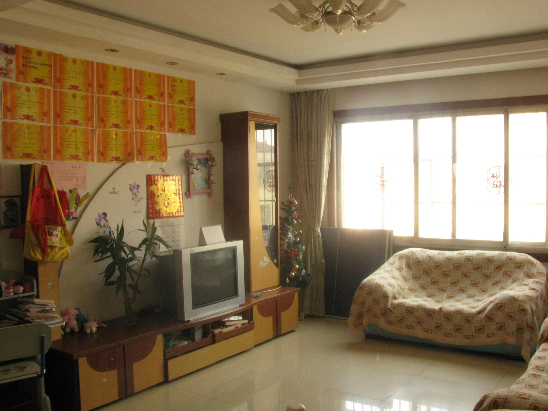 步行街中端三房两卫一厨二厅