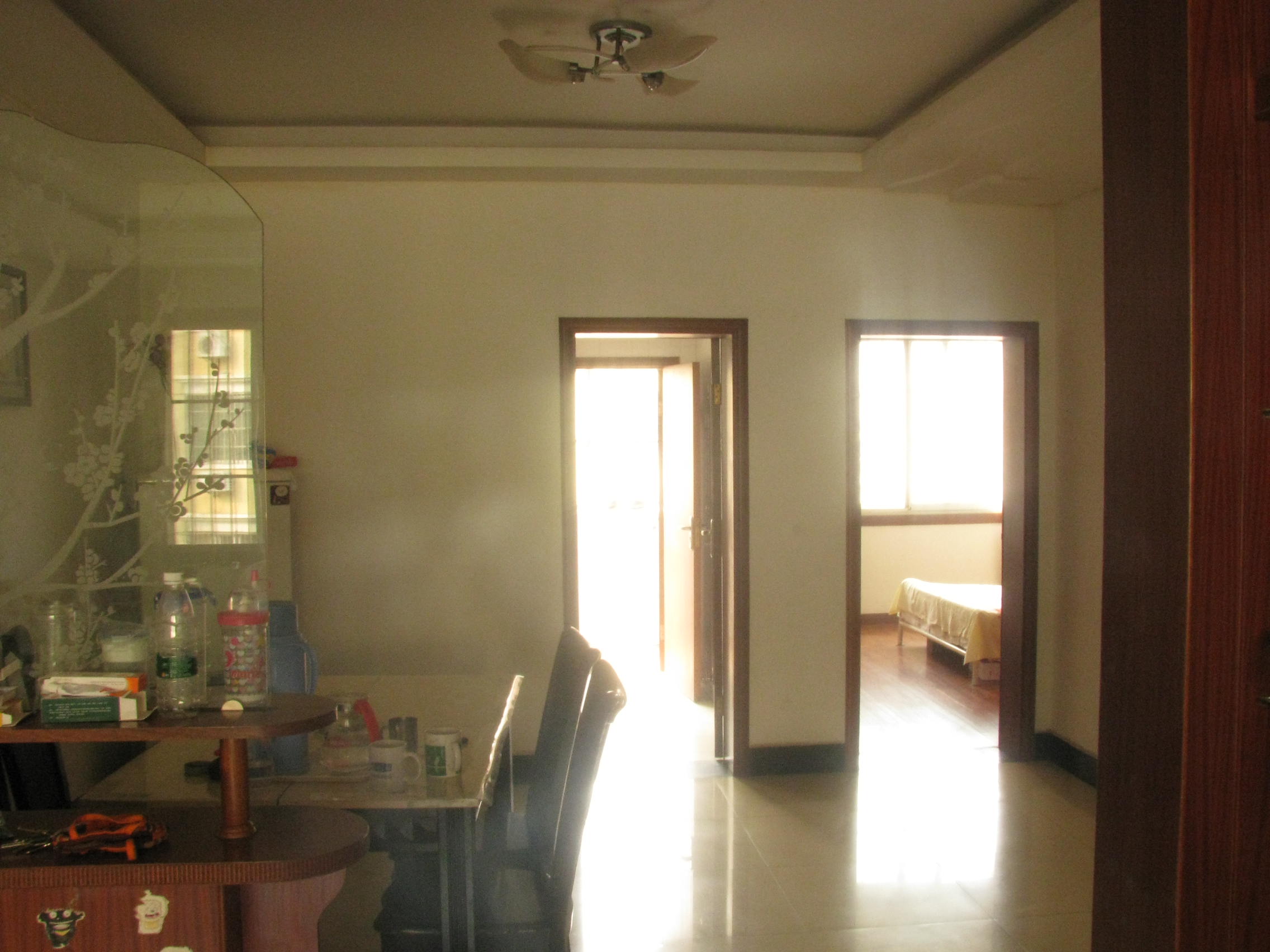 步行街中端三房两卫一厨二厅