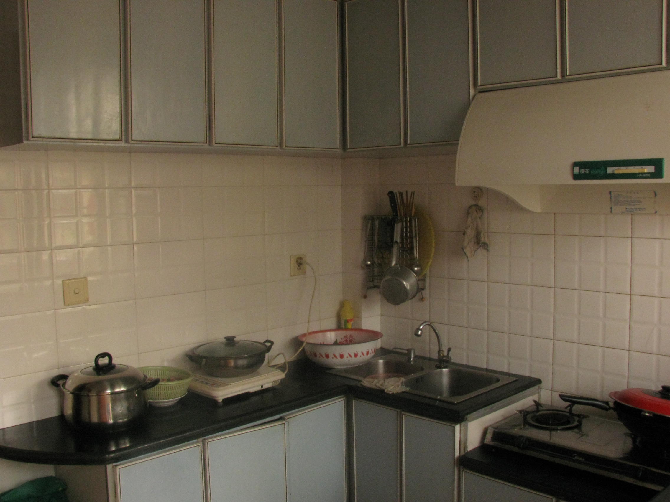 步行街中端三房两卫一厨二厅