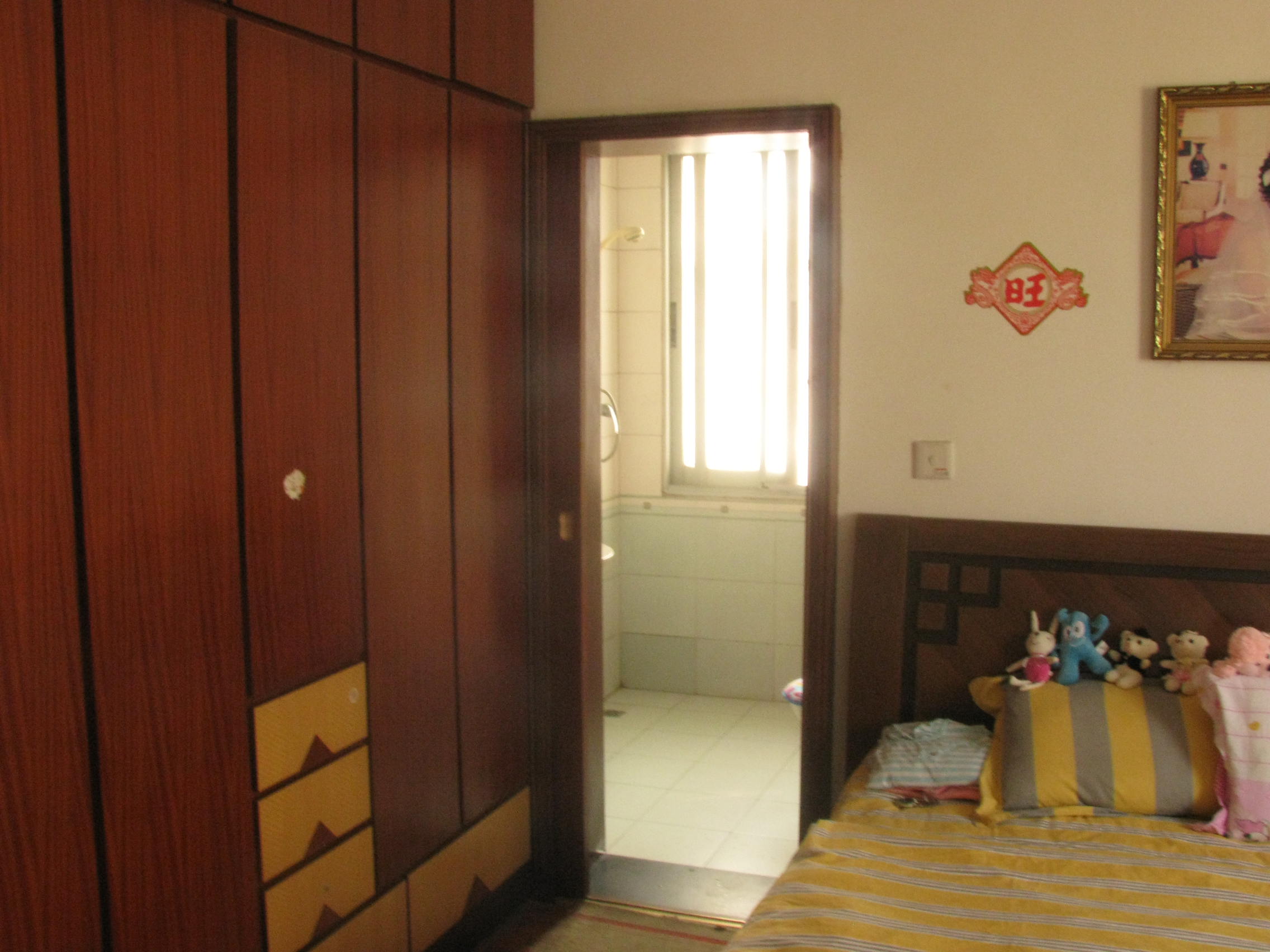 步行街中端三房两卫一厨二厅