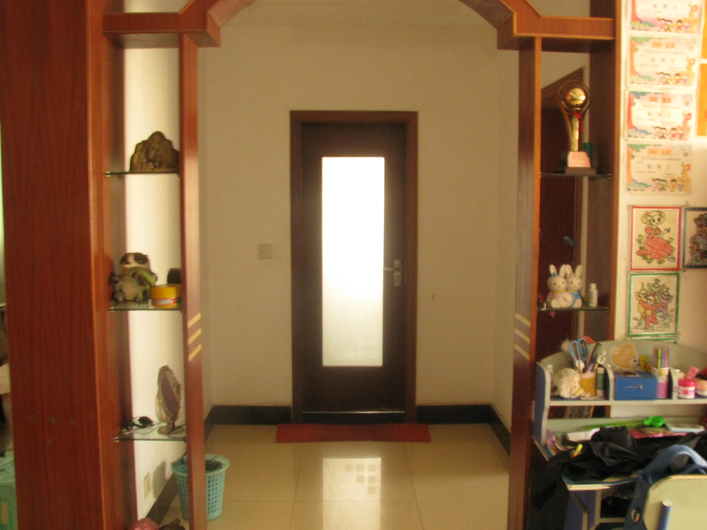 步行街中端三房两卫一厨二厅