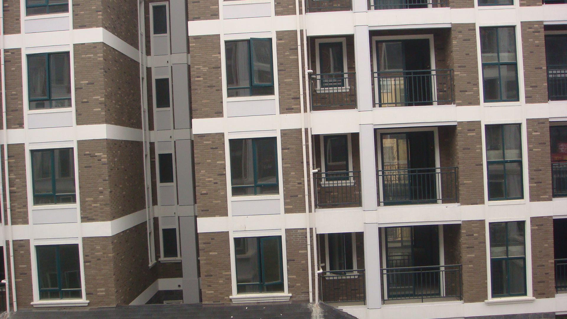 低价出售德政金园101平米外带50平米空中花园毛坯房，好楼层三层