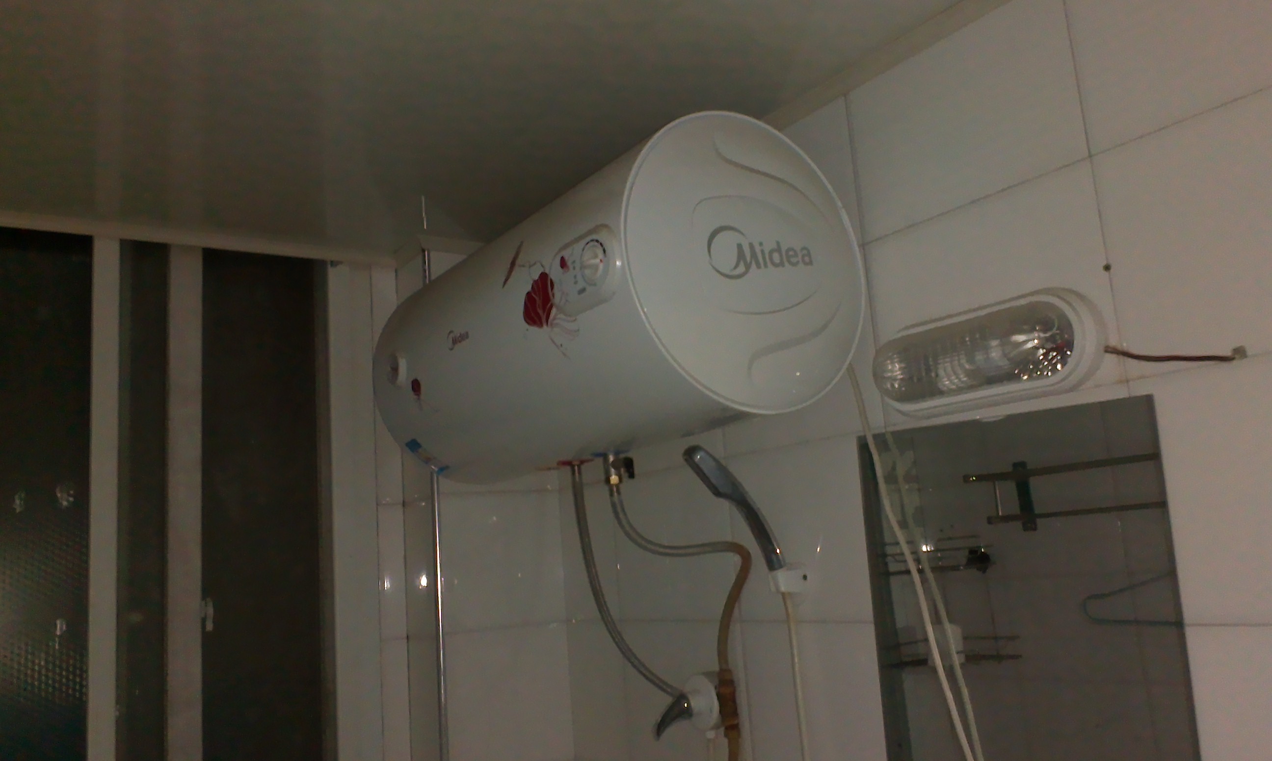 西桥菜厂对面300米一室一厅出租(4/7康湾一品旁边）