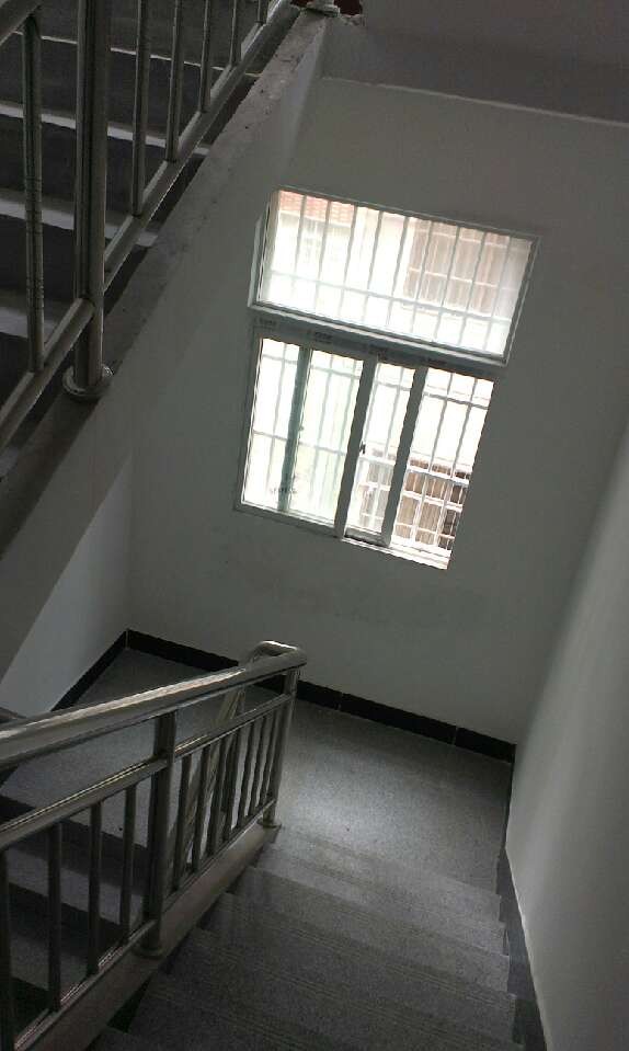 康湾一品旁边1室1厅1厨1卫出租(6/7楼）