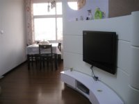 仙桃八中附近房屋急售，3室2厅1卫90平，精装修。