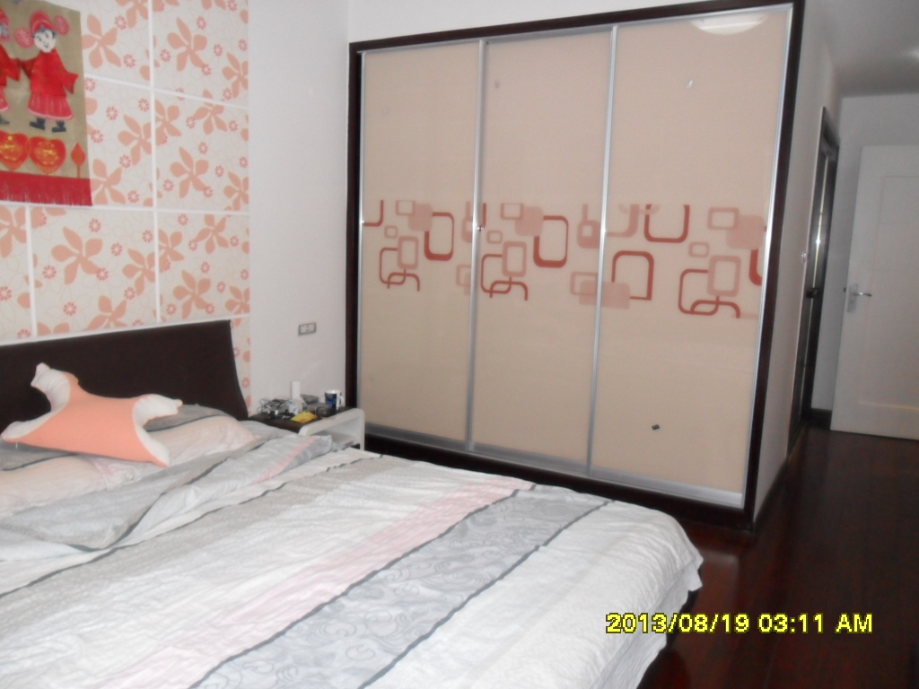 德政金园香榭里北 装修三房两厅出售