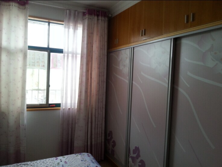 流潭公园附近精装两室一厅，两证齐全