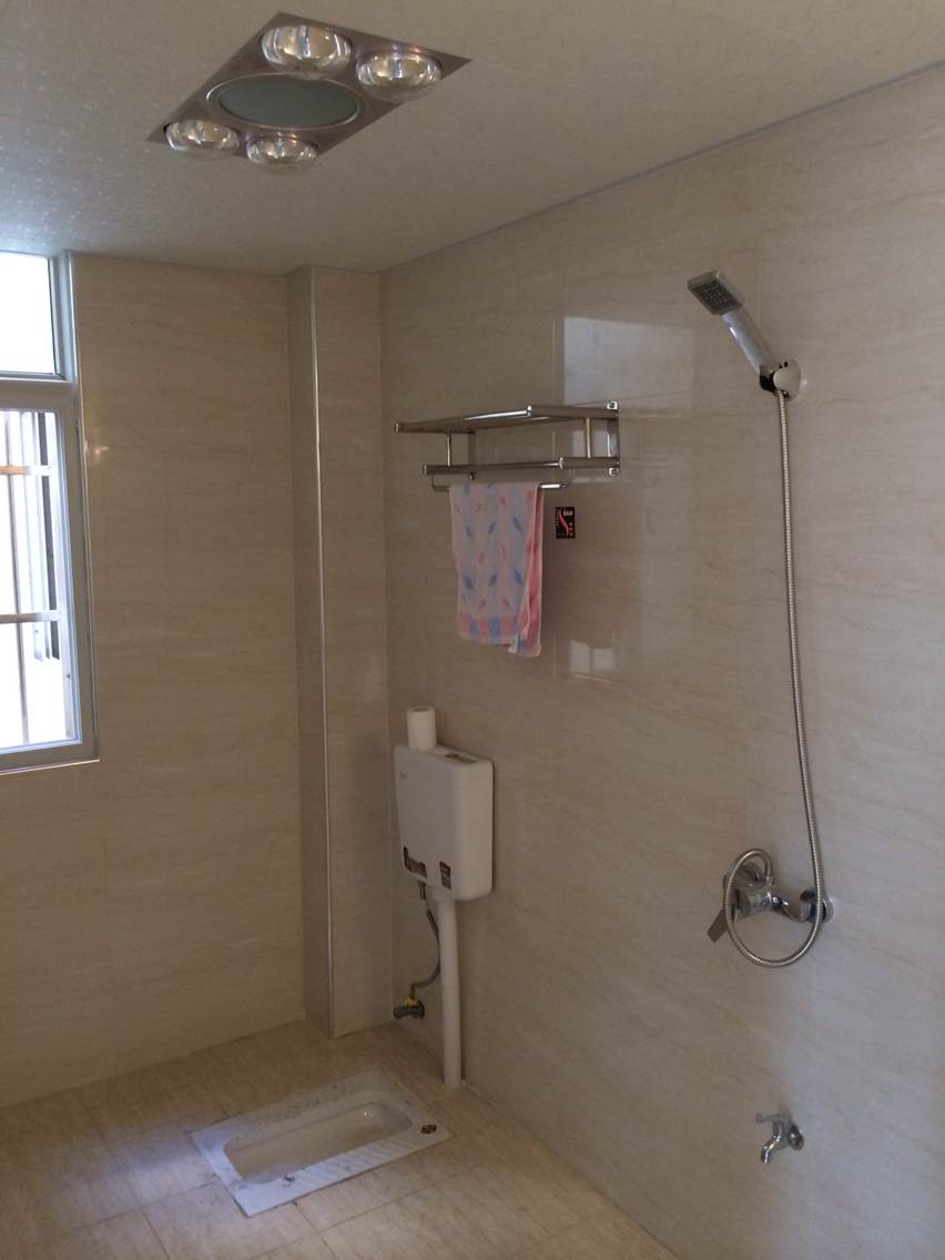 大兴路和沔州 附近剧场三房一厅