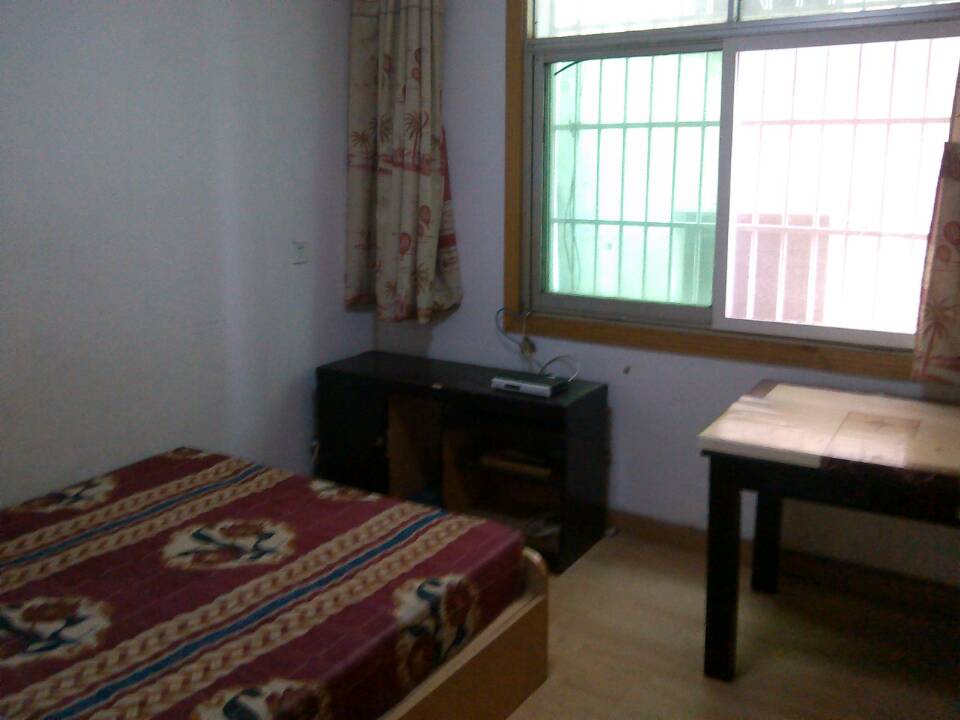 100平方三室两厅房屋出租