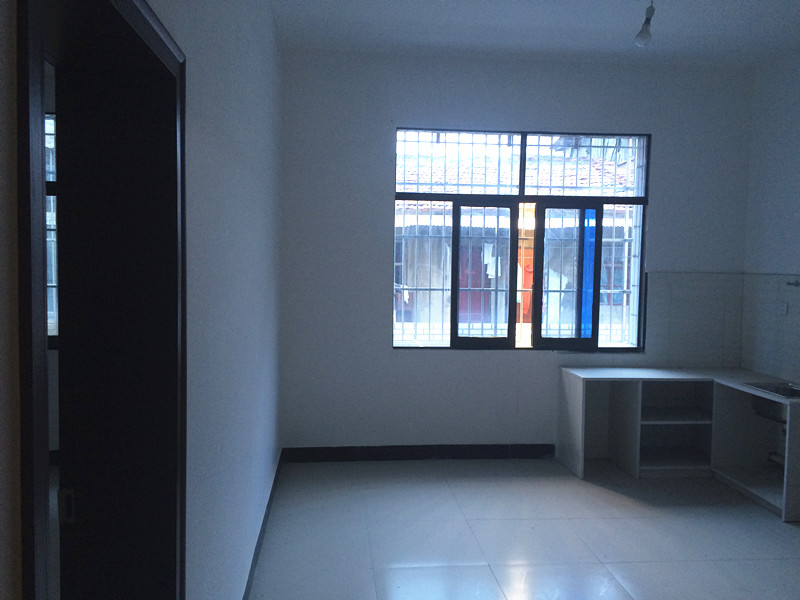 河李路居民房出租，一室一厅一卫，环境安逸。适合上班族、陪读居住。