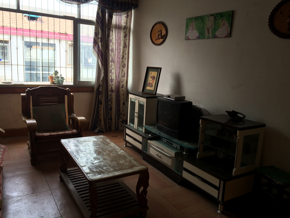 【转租】武商后面钱沟建材市场旁边体育广场对面2室1厅1厨1卫小区房