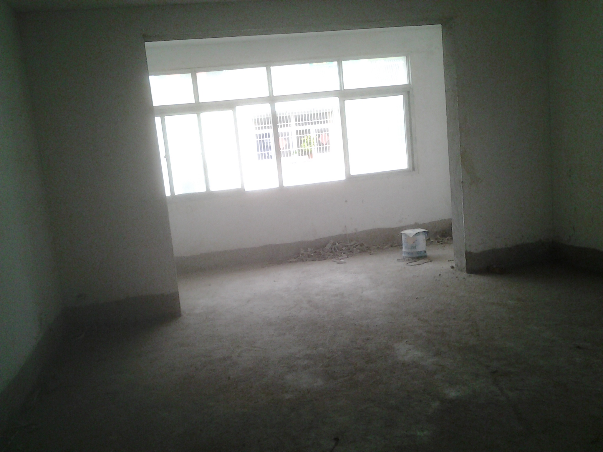 证件齐全，超低价出售155平方米毛坯房--另送28平方米车库