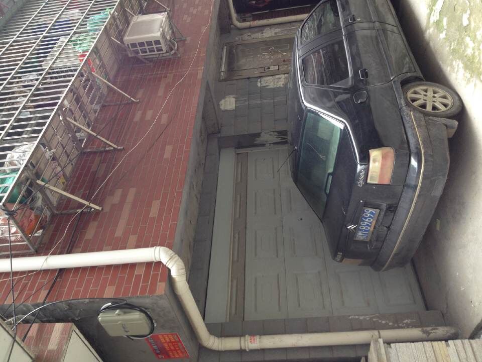 中百仓储后车库