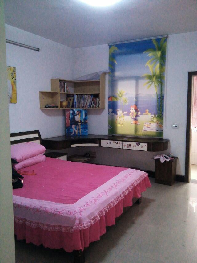 一中对面86平方两室一厅新装修三楼两证齐全