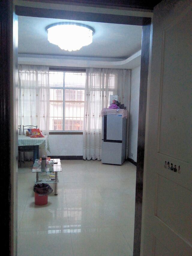 一中对面86平方两室一厅新装修三楼两证齐全