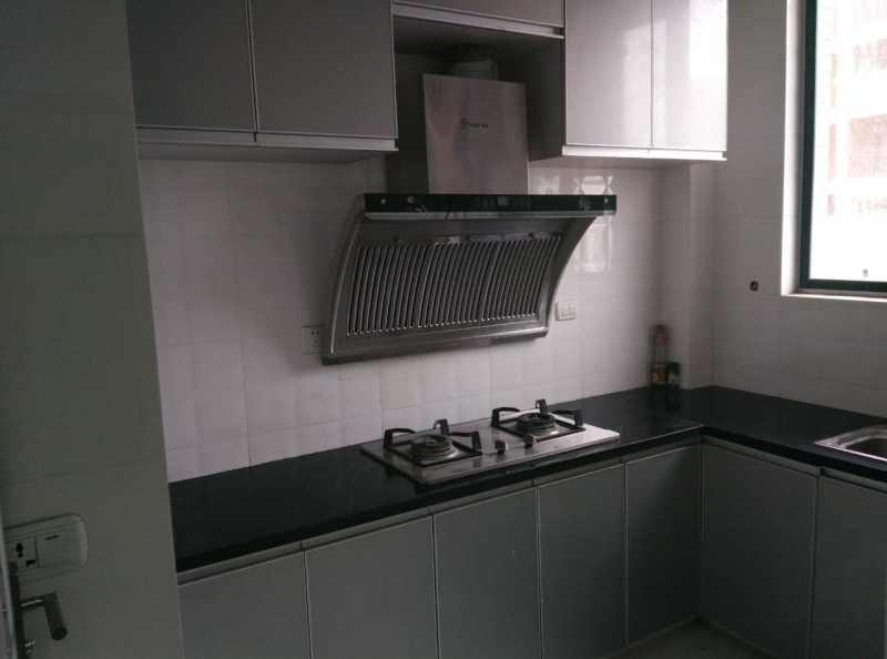 香岸华府一期三楼（建行上面）110平方，附带60平方阳台（已精装）