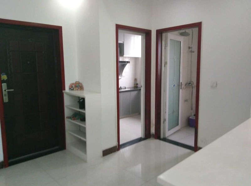 香岸华府一期三楼（建行上面）110平方，附带60平方阳台（已精装）