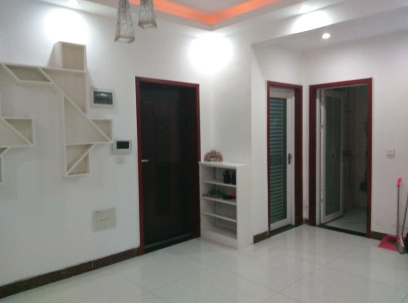 香岸华府一期三楼（建行上面）110平方，附带60平方阳台（已精装）