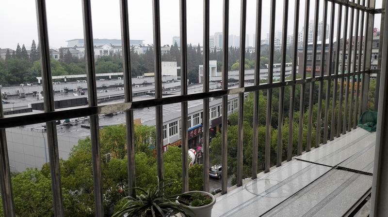 永远的市 ，一房搞定  高中——东桥桥头-东桥新居5楼！