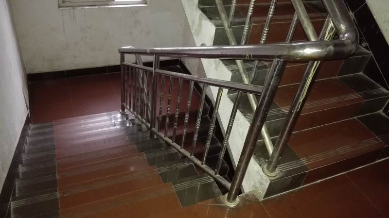 永远的市 ，一房搞定  高中——东桥桥头-东桥新居5楼！