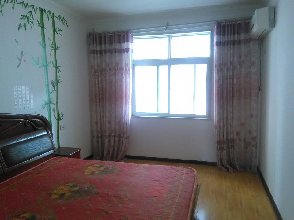 亏本出售！！天诚酒店附近忆美永乐楼二室二厅精装新房