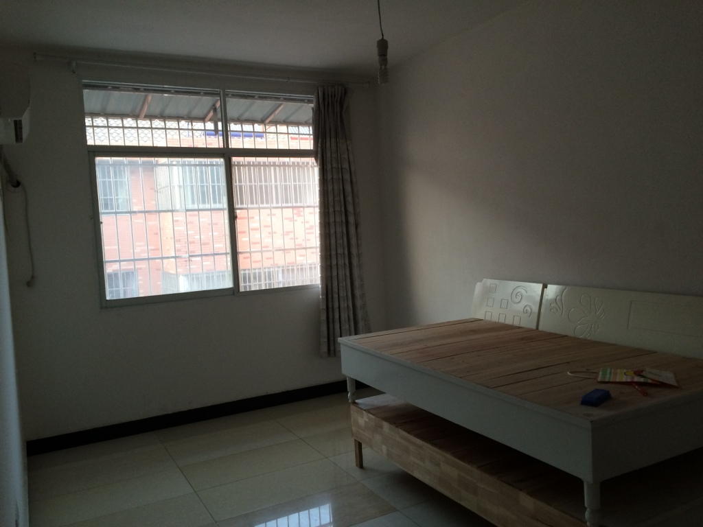 城区纽芬兰酒店斜对面新房2室1厅免费wifi