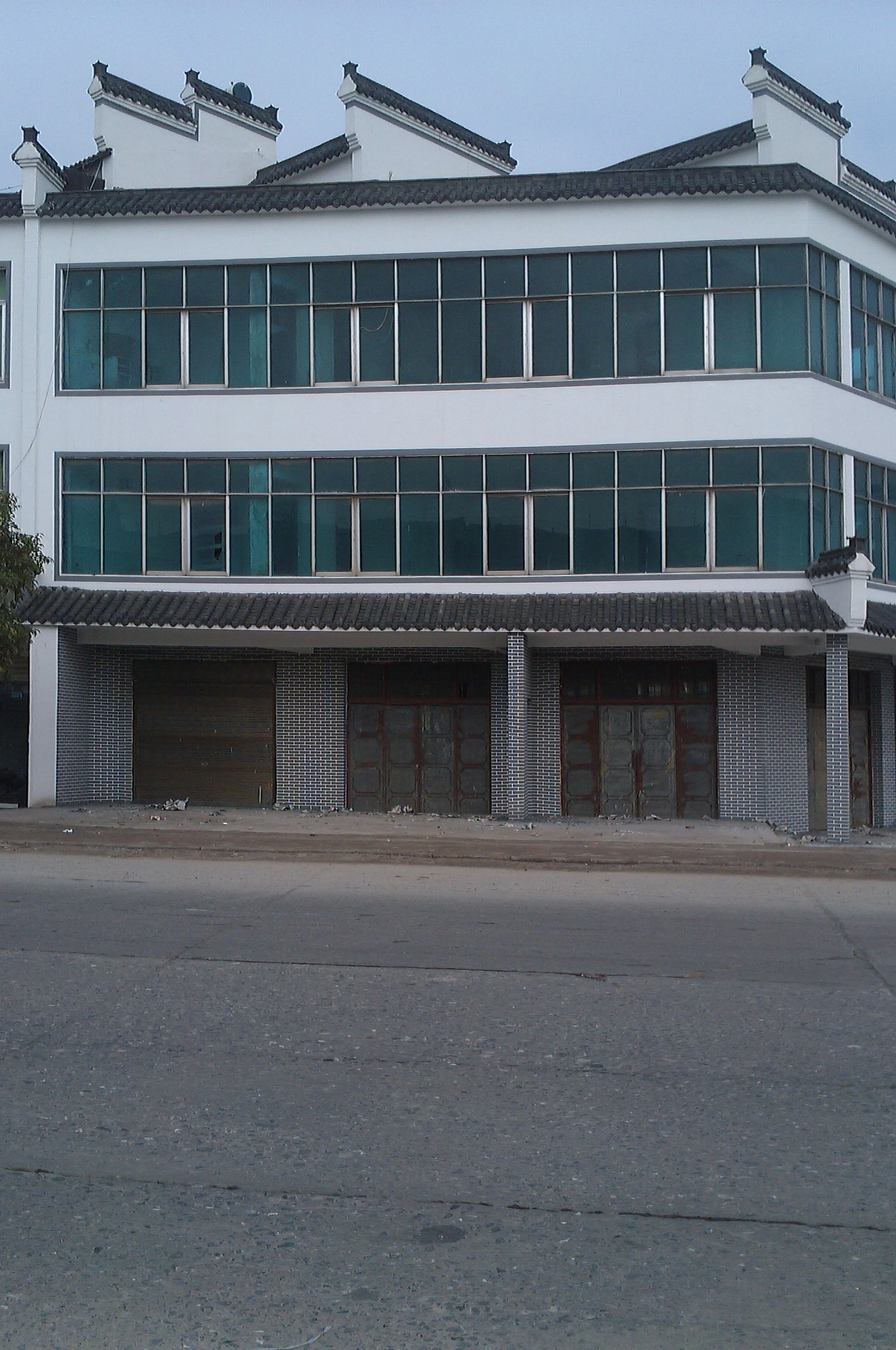 临街旺铺低价整体急售两证齐全