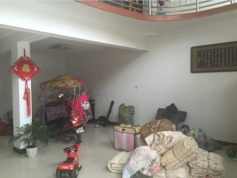 沿江大道油榨湾社区快活林小区自建私房（5层高）