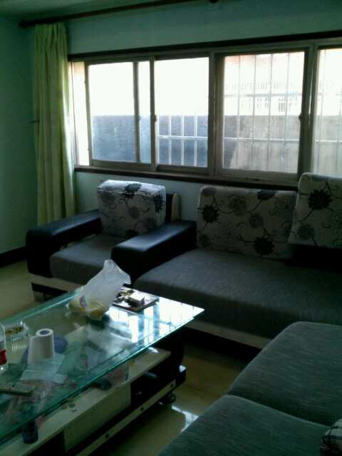 宏达小区三室两厅房出售