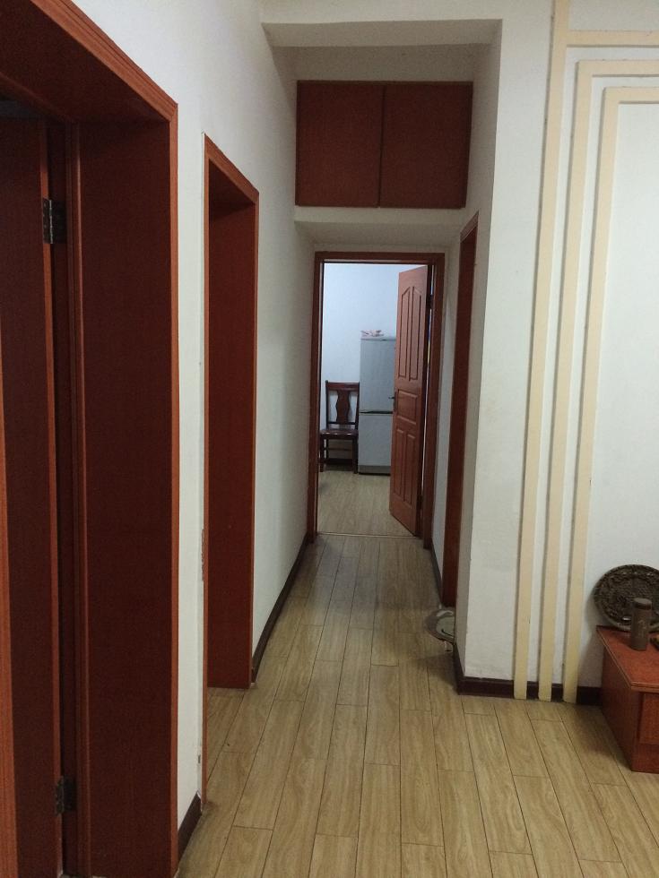 龙华山林业局旁二手房，三室两厅100平，送全套家具家电进来直接住。