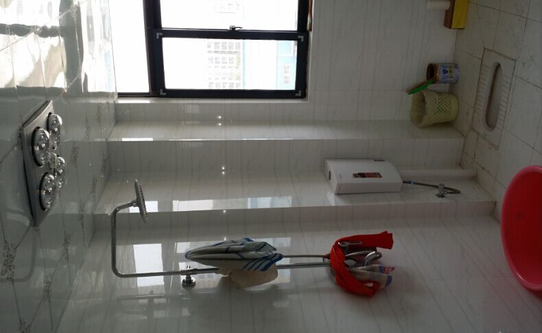 出售红树湾小区（仙桃中学对面）106平精装修电梯房