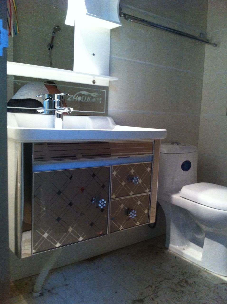 汉江路红树湾小区两室一厅80㎡新房出租