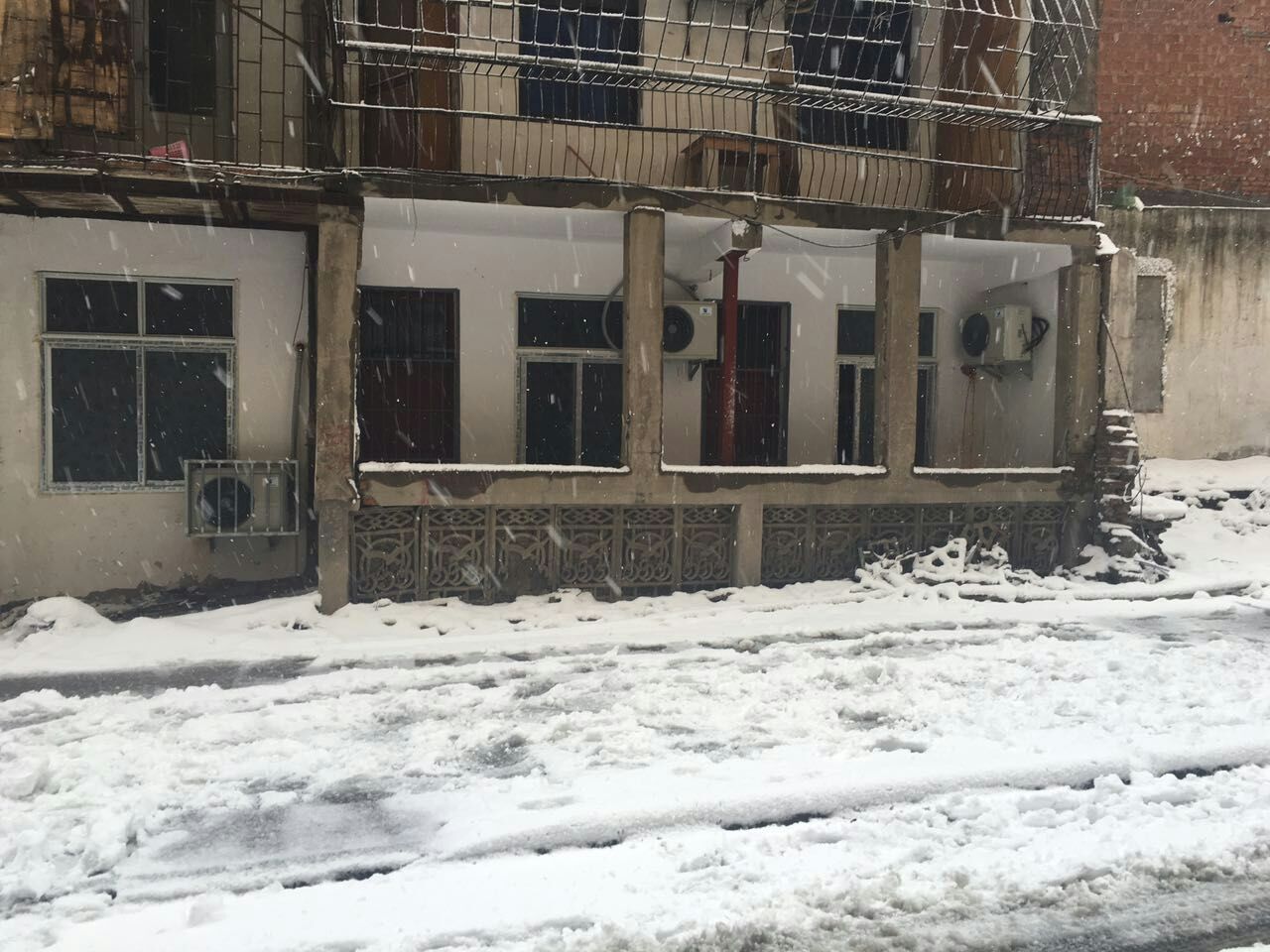 大新路世界城旁边巷子三室一厅出租