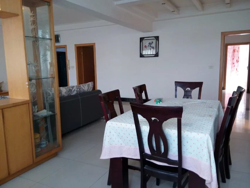 车站附近.工商银行小区三房两厅两卫两证齐全无中介费