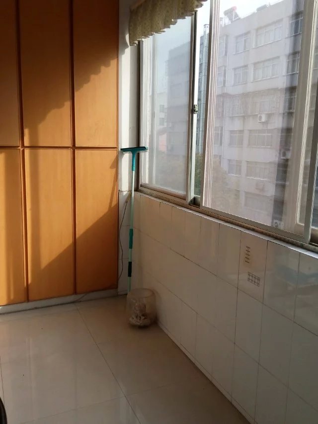 车站附近.工商银行小区三房两厅两卫两证齐全无中介费