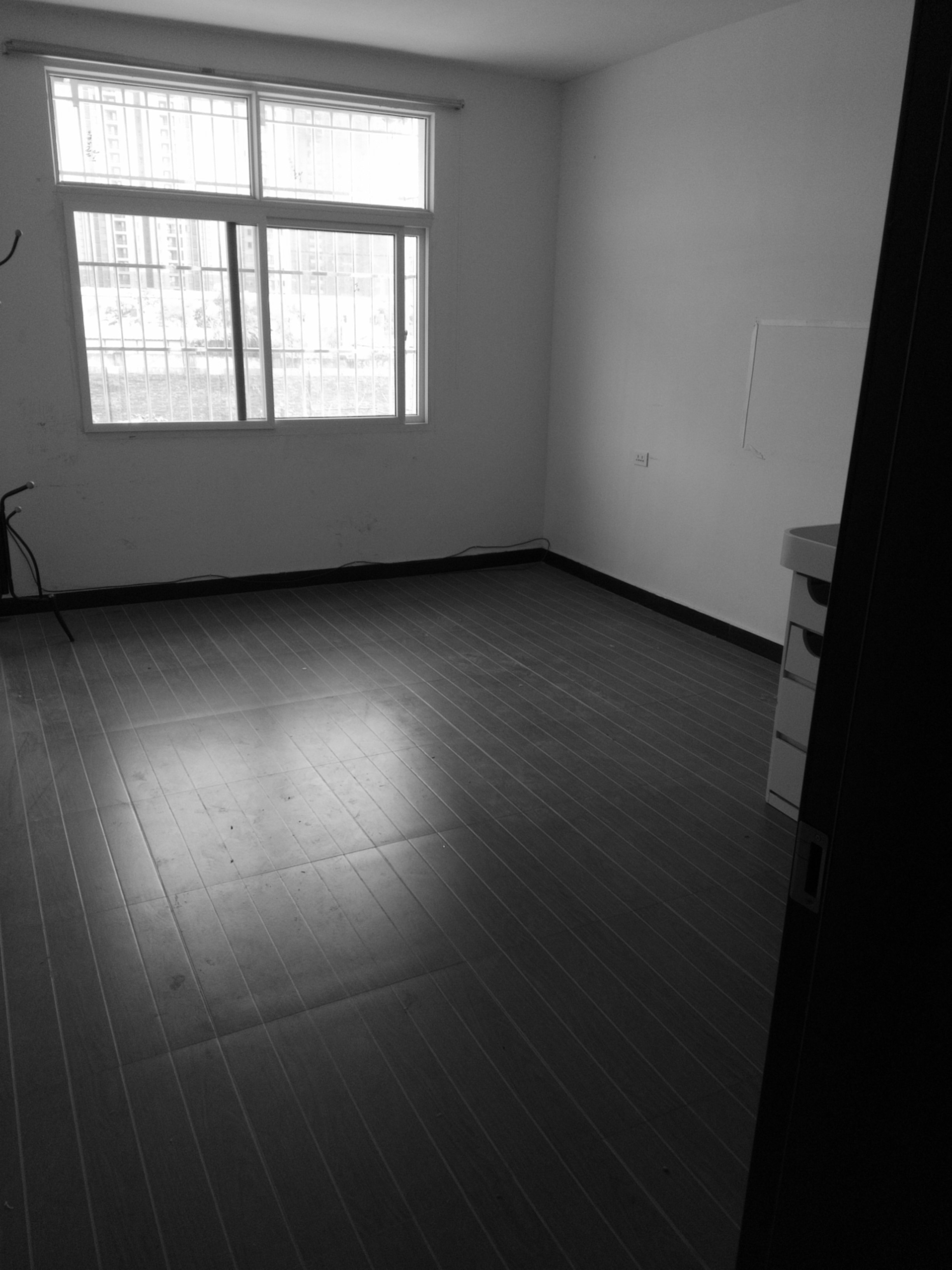 市区干河锦绣江山旁3室2厅120平米简单装修