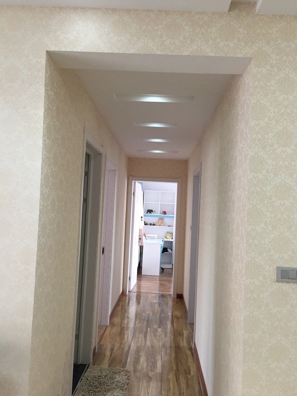 漫城林语精装带暖气精典三居（带家具家电）