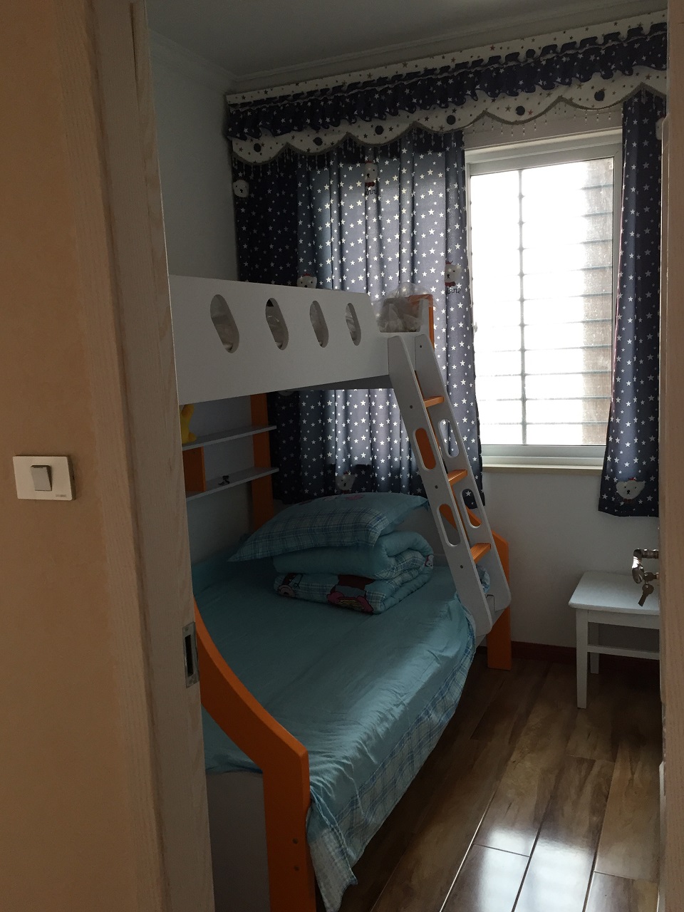 漫城林语精装带暖气精典三居（带家具家电）