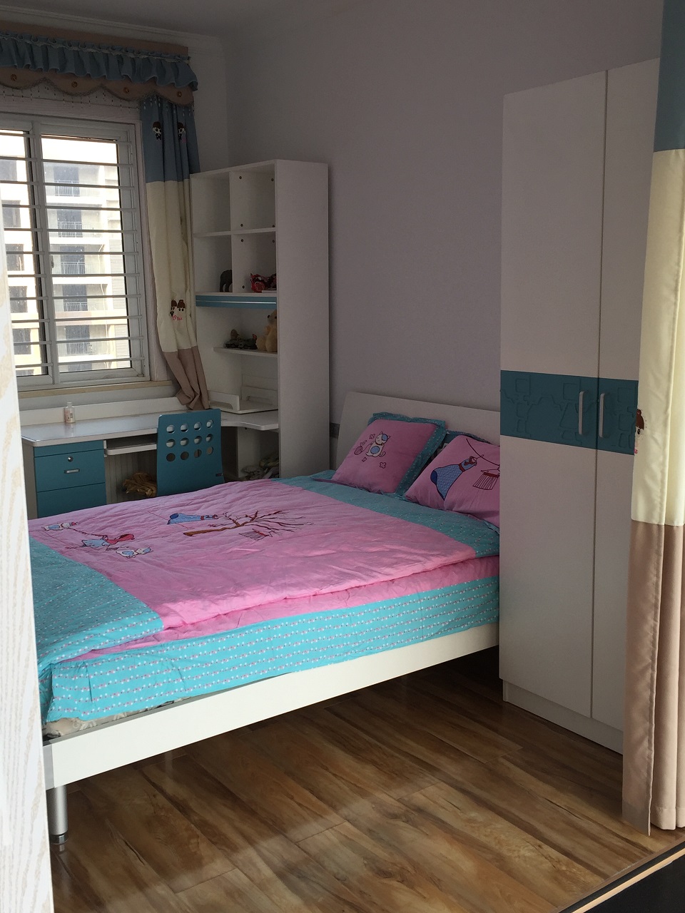 漫城林语精装带暖气精典三居（带家具家电）