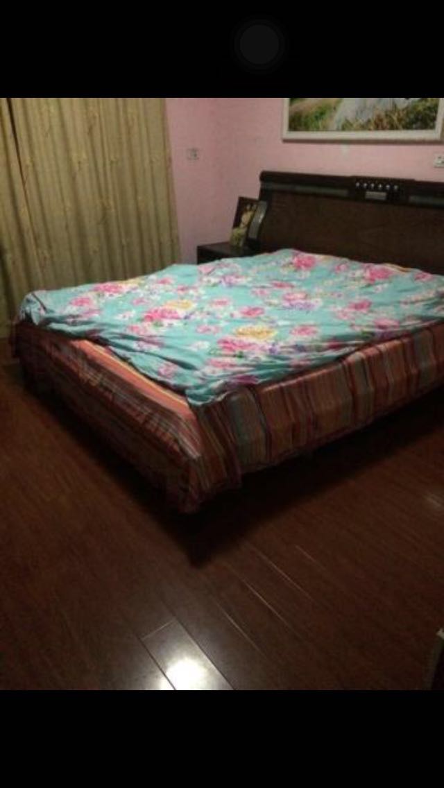 老农贸旁三室两厅出售