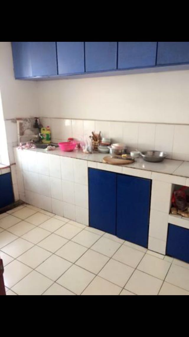 老农贸旁三室两厅出售