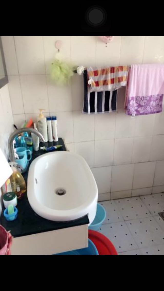 老农贸旁三室两厅出售