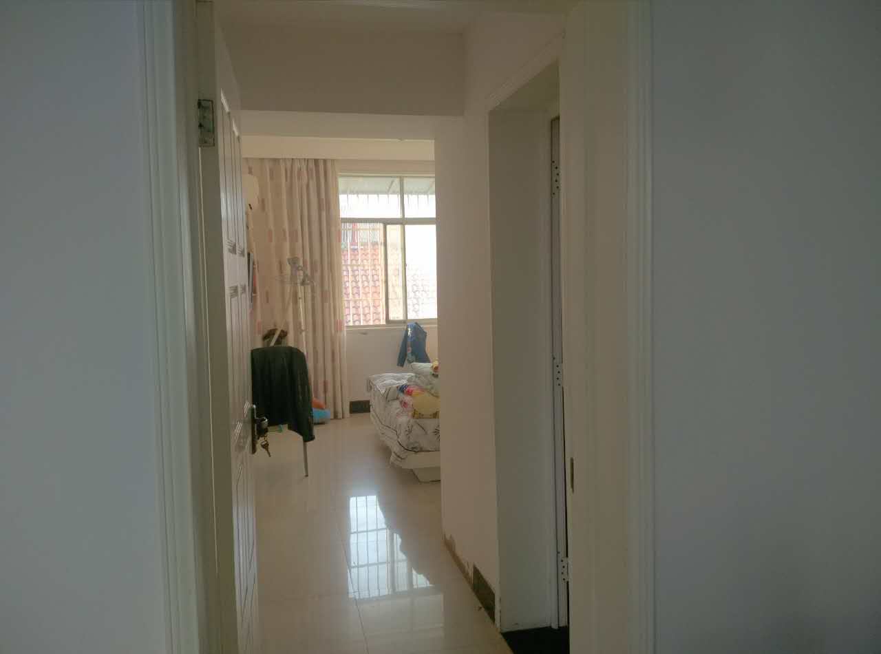 115.8平三室两厅两卫精装步梯 房房出售汉江高中附近