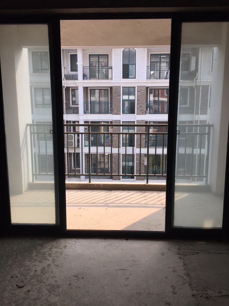 德政金苑两室两厅毛坯房104㎡低价出售