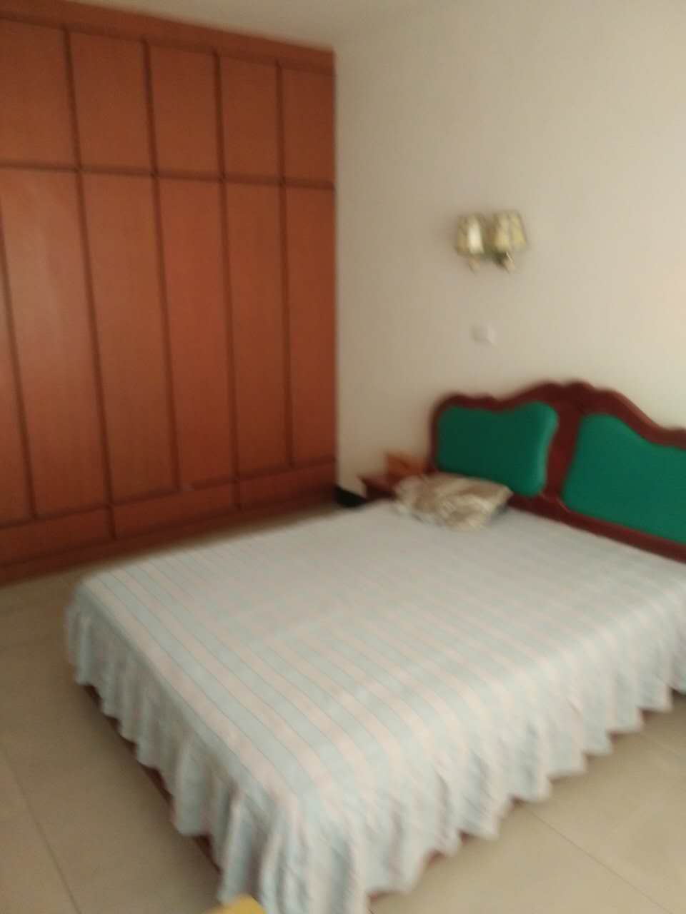 个人自建门面房纯土地占有面积400平方有多总共有三层楼