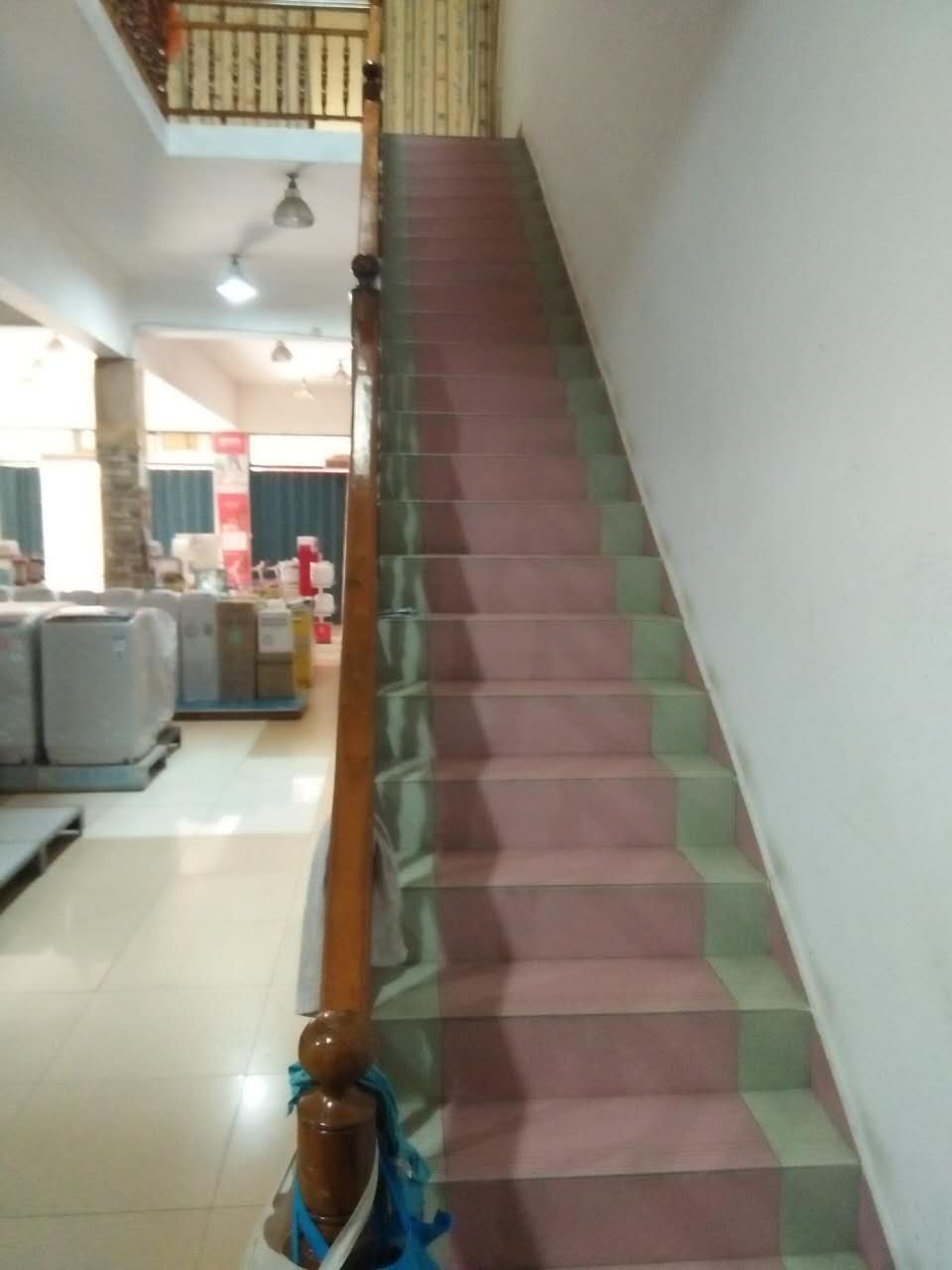 个人自建门面房纯土地占有面积400平方有多总共有三层楼