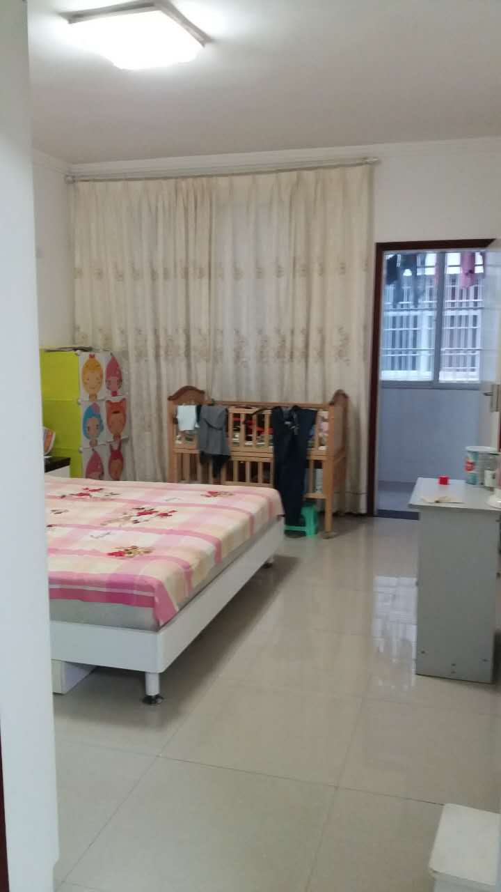 笆篓湾社区、 房，交通便利、设施齐全